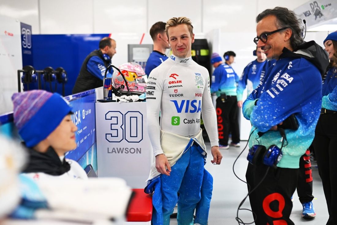 Yuki Tsunoda, Equipa de F1 da RB, Liam Lawson, Equipa de F1 da RB, Laurent Mekies, Diretor de Equipa, Equipa de F1 da RB 