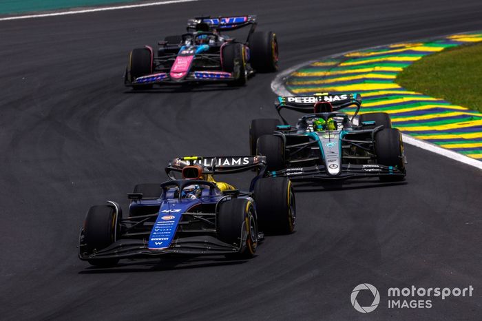 Franco Colapinto, Williams FW46, Lewis Hamilton, Mercedes F1 W15, Esteban Ocon, Alpine A524