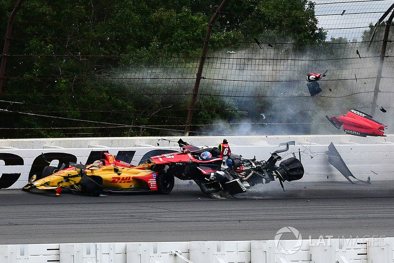 Robert Wickens, Schmidt Peterson Motorsports Honda, James Hinchcliffe, Schmidt Peterson Motorsports Honda, Ryan Hunter-Reay, Andretti Autosport Honda, Pietro Fittipaldi, Dale Coyne Racing Honda crash