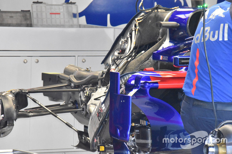 Задняя часть Toro Rosso STR13
