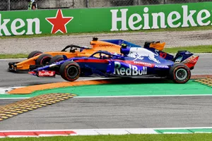 Fernando Alonso, McLaren MCL33 and Pierre Gasly, Scuderia Toro Rosso STR13 battle and make contact 