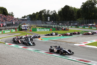 Artem Markelov, RUSSIAN TIME ;eads from Alexander Albon, DAMS. At the first corner