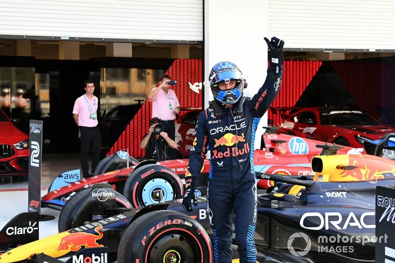 Max Verstappen, Red Bull Racing, célèbre son arrivée au Parc Ferme après les qualifications.