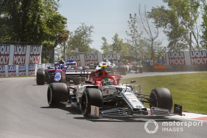 Antonio Giovinazzi, Alfa Romeo Racing C38, Alexander Albon, Toro Rosso STR14