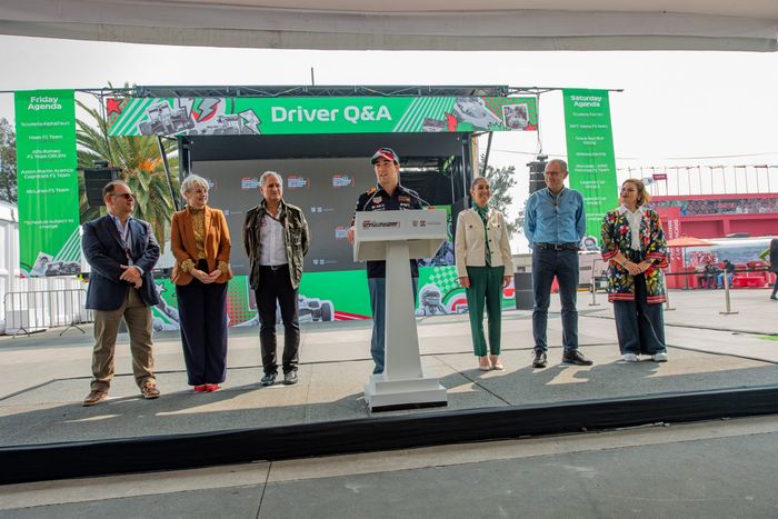 Federico Gonzalez Compean director CIE, Alejandro Sóberon, presidente CIE, Sergio Pérez, Red Bull, Claudia Sheinbaum, jefa de gobierno CMDX, Stefano Domenicali, CEO Formula ONe Group