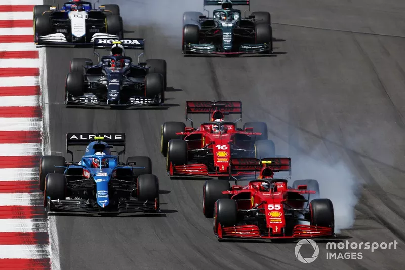 Carlos Sainz Jr., Ferrari SF21, Esteban Ocon, Alpine A521, Charles Leclerc, Ferrari SF21, Pierre Gasly, AlphaTauri AT02, Sebastian Vettel, Aston Martin AMR21, e George Russell, Williams FW43B