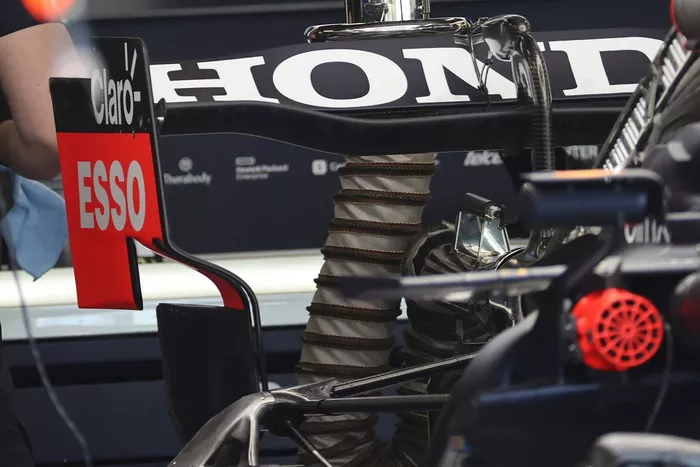 Detalle del alerón trasero del Red Bull Racing RB16B
