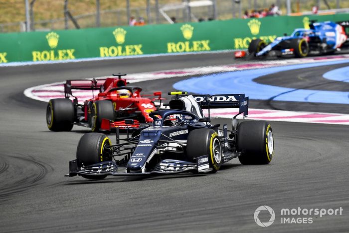 Pierre Gasly, AlphaTauri AT02, Charles Leclerc, Ferrari SF21