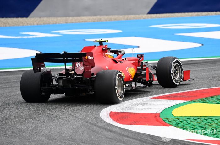 Carlos Sainz Jr., Ferrari SF21