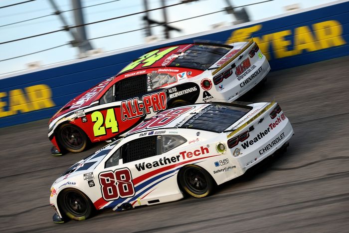 Shane van Gisbergen, Trackhouse Racing Chevrolet, William Byron, Hendrick Motorsports Chevrolet
