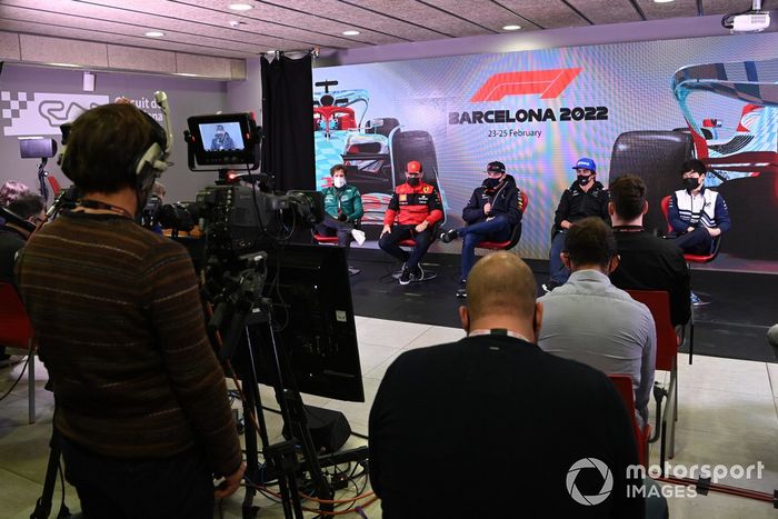 Sebastian Vettel, Aston Martin, Charles Leclerc, Ferrari, Max Verstappen, Red Bull Racing, Fernando Alonso, Alpine F1 Team, Yuki Tsunoda, Scuderia AlphaTauri, en la rueda de prensa