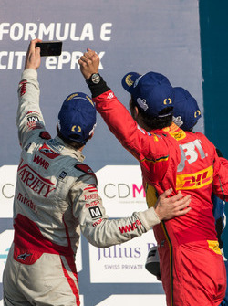 Podium: winner Lucas di Grassi, ABT Schaeffler Audi Sport, second place Jérôme d'Ambrosio, Dragon Racing, third place Sébastien Buemi, Renault e.Dams take a selfie