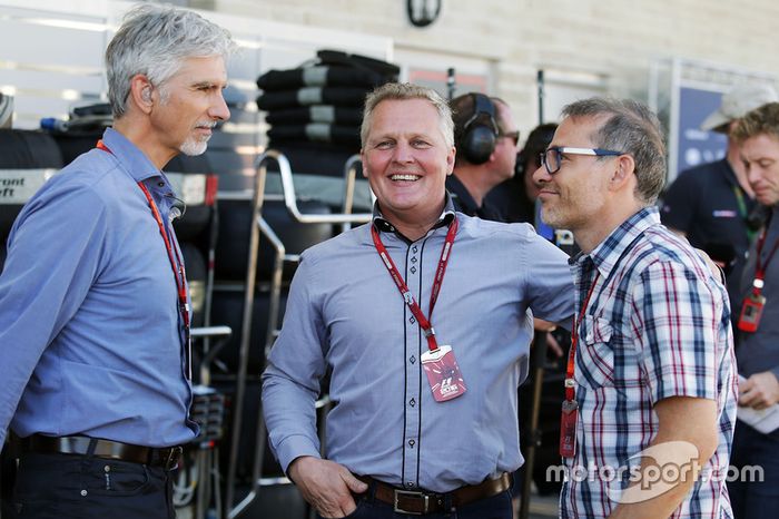 Damon Hill, con Johnny Herbert y Jacques Villeneuve esta temporada