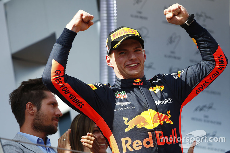 Sur le podium : le vainqueur Max Verstappen, Red Bull Racing