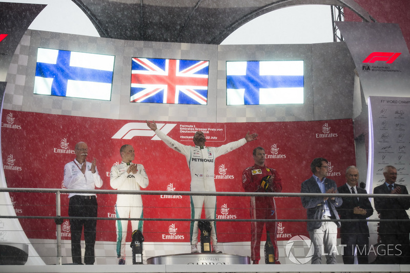 Подіум: Валттері Боттас, Mercedes AMG F1, Льюіс Хемілтон, Mercedes AMG F1, Кімі Райкконен, Ferrari