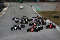 Start zum GP Großbritannien 2018 in Silverstone: Sebastian Vettel, Ferrari SF71H, führt