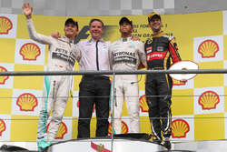 Podio: Lewis Hamilton, Mercedes AMG F1, Nico Rosberg, Mercedes AMG F1, Michael Harre, Mercedes AMG, Romain Grosjean, Lotus F1