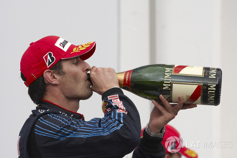 Podium : le vainqueur Mark Webber, Red Bull Racing