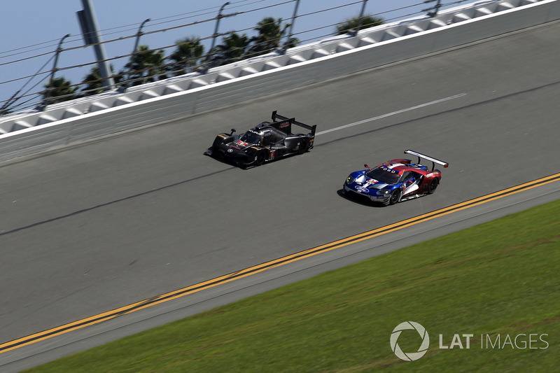 #67 Ford Performance Chip Ganassi Racing Ford GT: Ryan Briscoe, Richard Westbrook, #6 Team Penske Acura DPi: Juan Pablo Montoya, Dane Cameron, Simon Pagenaud