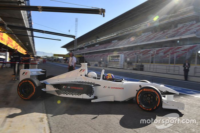 El biplaza sale a pista