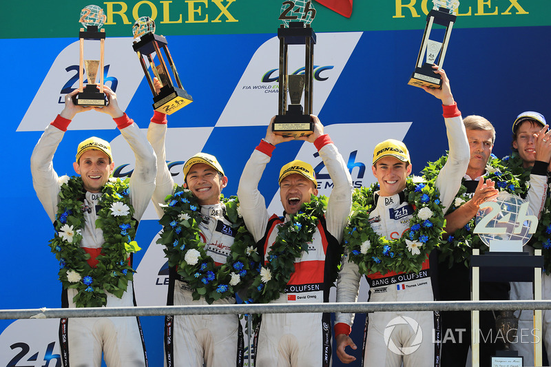 Podium: race winners Timo Bernhard, Earl Bamber, Brendon Hartley, Porsche Team, second place Ho-Pin 