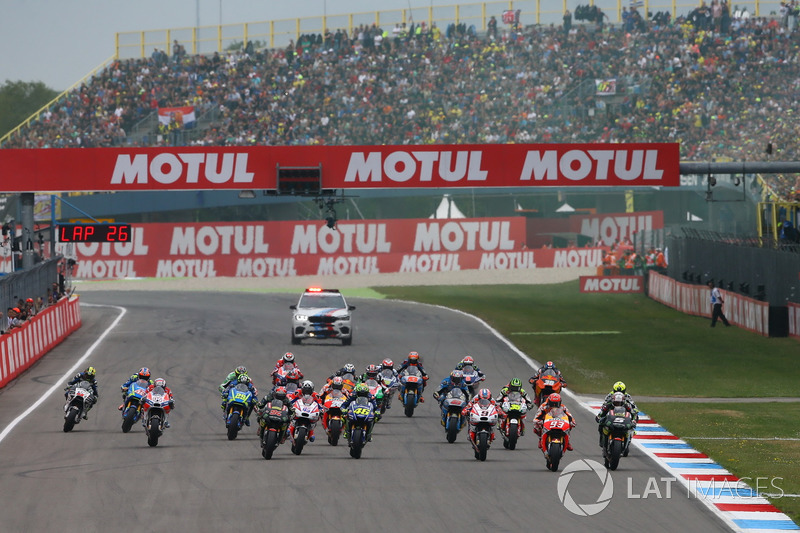 Start action, Johann Zarco, Monster Yamaha Tech 3 leads