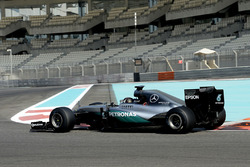 Pascal Wehrlein, Mercedes AMG F1 prueba los nuevos neumáticos Pirelli de 2017