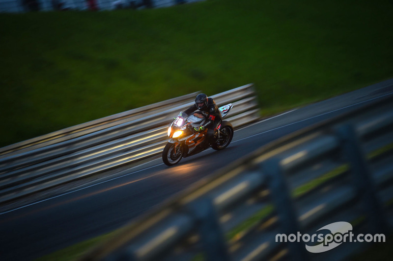 17. #26 Arlows Racing Team – Sascha Schoder, Malte-Lauritz Bigge, Kjel Karthin - +21 Runden