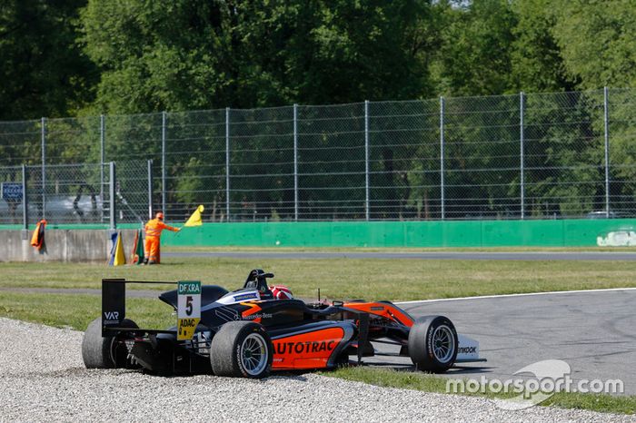 Pedro Piquet teve como melhor resultado a sétima posição na terceira bateria. Ele foi o 16º na primeira e abandonou a prova na segunda. 