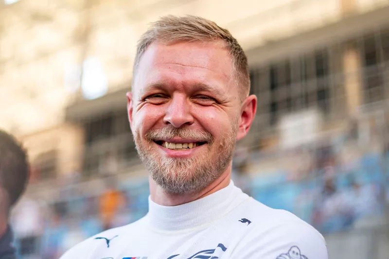 #15 BMW M Team WRT BMW M Hybrid V8 : Kevin Magnussen