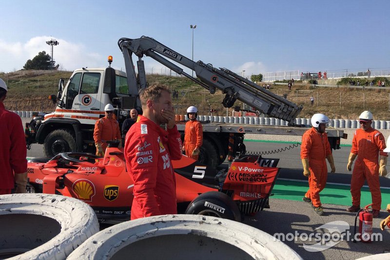 Sebastian Vettel, Ferrari SF90 s'arrête en bord de piste