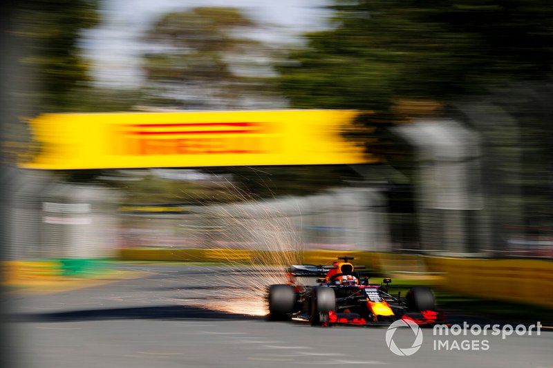 Volano scntille dala moposto di Max Verstappen, Red Bull Racing RB15
