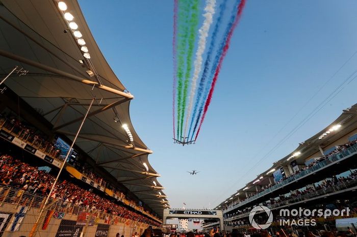 Aviones pasan por el circuito
