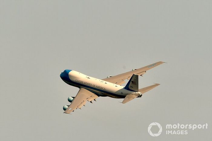 Donald J Trump, el Presidente de Estados Unidos y Grand Marshall para la Daytona 500 se va en su Air Force One