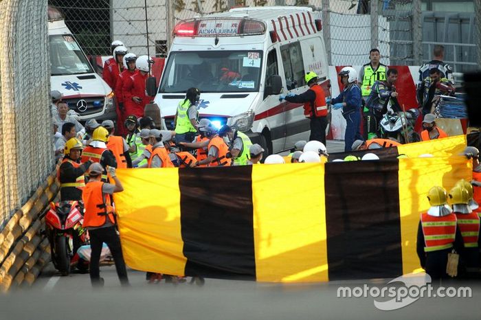 Bandera roja tras la segunda caída