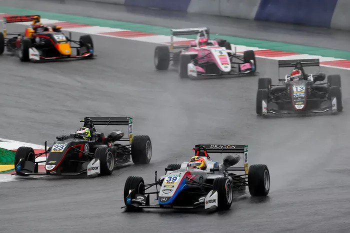 Alex Palou, Hitech Bullfrog GP Dallara F317 - Mercedes-Benz, Jonathan Aberdein, Motopark Dallara F317 - Volkswagen