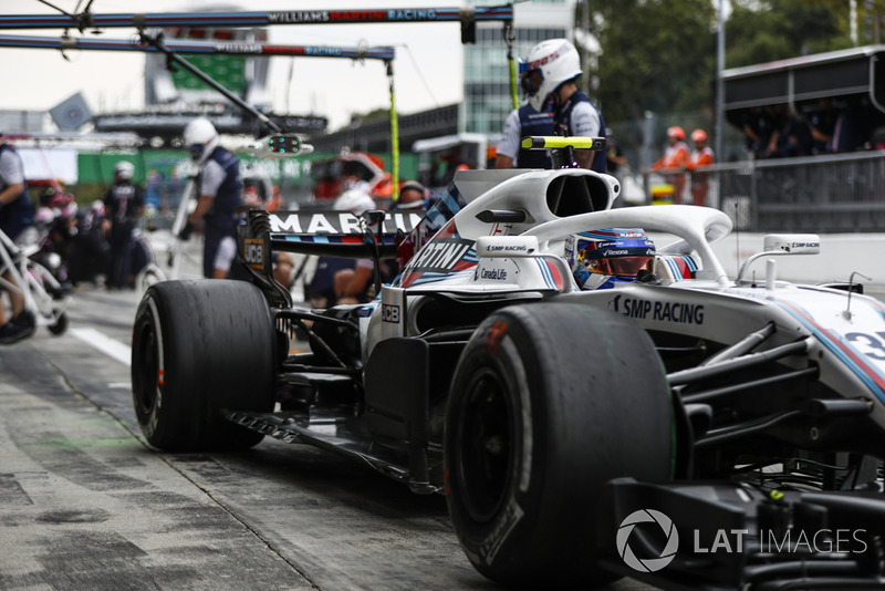 Sergey Sirotkin, Williams FW41, leaves his pit box during practice
