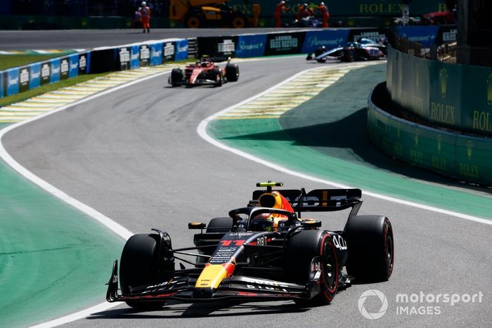 Sergio Pérez, Red Bull Racing RB19, Carlos Sainz, Ferrari SF-23