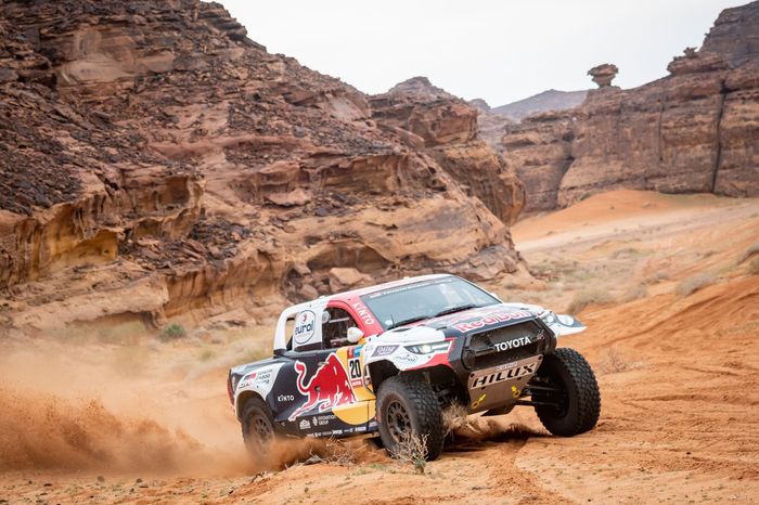 #200 Toyota Gazoo Racing Toyota: Nasser Al-Attiyah, Mathieu Baumel