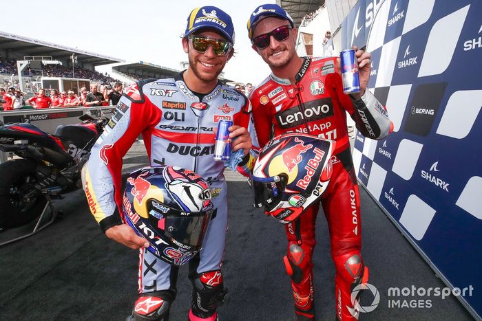 Podio: ganador de la carrera Enea Bastianini, Gresini Racing, segundo lugar Jack Miller, Ducati Team,