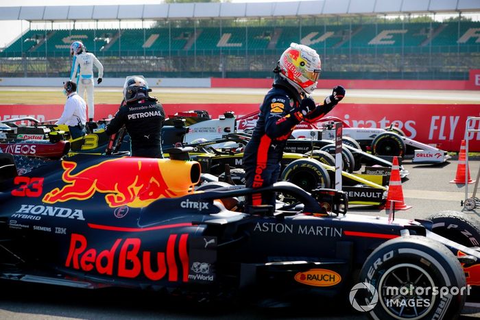 Ganador de la carrera Max Verstappen, Red Bull Racing RB16, celebra en Parc Ferme