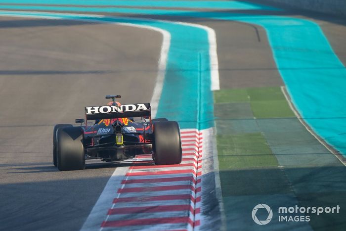 Max Verstappen, Red Bull Racing RB16B 