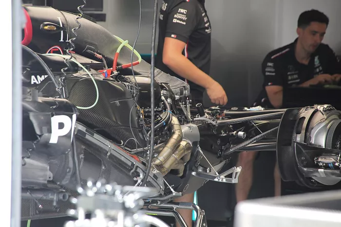 Mercedes W14: Antriebsinstallation