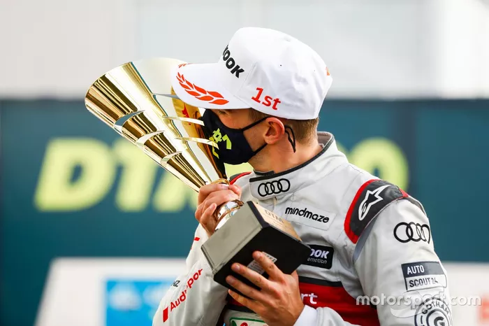 Podio: El ganador de la carrera Nico Muller, Equipo Deportivo Audi Abt Sportsline