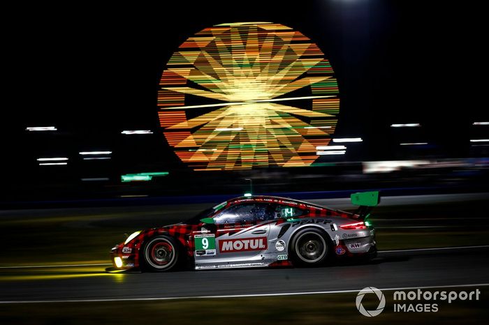 #9: PFAFF Motorsports Porsche 911 GT3R, GTD: Zacharie Robichon, Laurens Vanthoor, Lars Kern, Matt Campbell