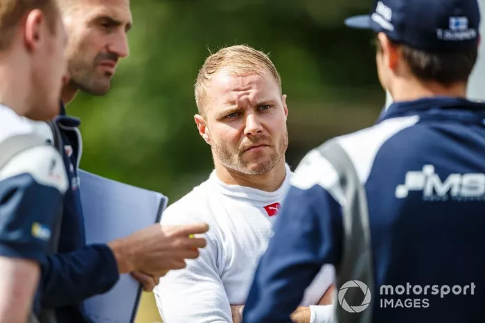 Valtteri Bottas prova la Ford Fiesta WRC del team M-Sport