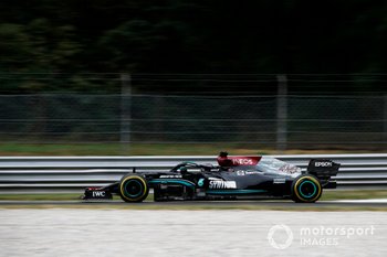 Lewis Hamilton nagy előnnyel az élen az F1 első monzai szabadedzésen