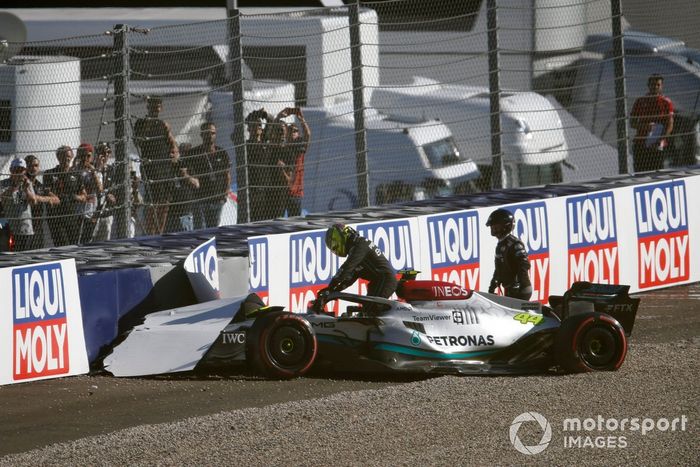 Choque de Lewis Hamilton, Mercedes W13 en la Q3