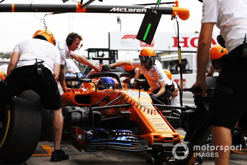 Fernando Alonso, McLaren MCL33, in the pits during practice