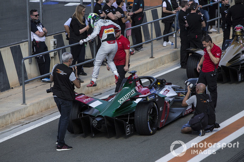 Lucas Di Grassi, Audi Sport ABT Schaeffler, Audi e-tron FE05 exits his car